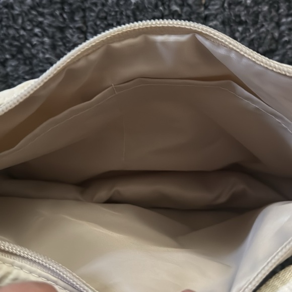 Uniqlo cream round mini shoulder bag bought in Japan NWT. - Picture 4 of 5